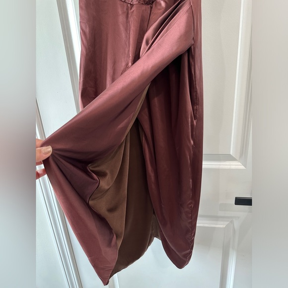 SATIN CHOCOLATE BROWN WOMENS MIDI V NECK DRESS WITH SLIT - Picture 3 of 6